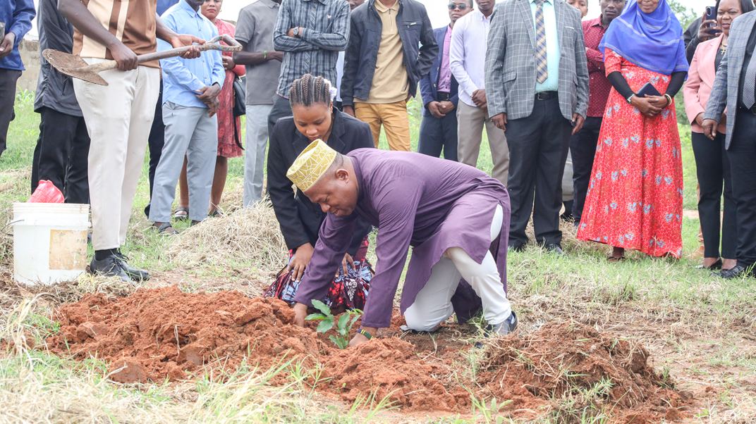 WANACHUO WAMETAKIWA KUJIFUNZA UTUNZAJI WA MAZINGIRA NA BIASHARA YA HEWA UKAA